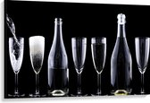 Canvas  - Champagne Glazen en Flessen op Zwarte Achtergrond  - 120x80cm Foto op Canvas Schilderij (Wanddecoratie op Canvas)