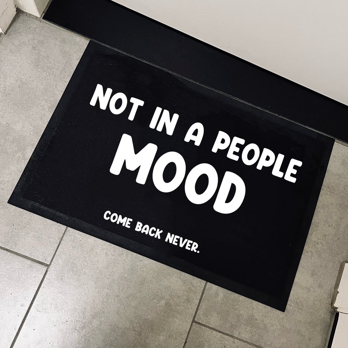Deurmat met tekst-house warming cadeau-samenwonen cadeau voor stel-Not in a people mood come back never-Grappige deurmat-Deurmat binnen-70x50cm