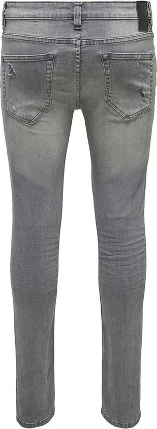 Achterkant van grijze skinny jeans met lichte verkleuringen en subtiele scheuren.