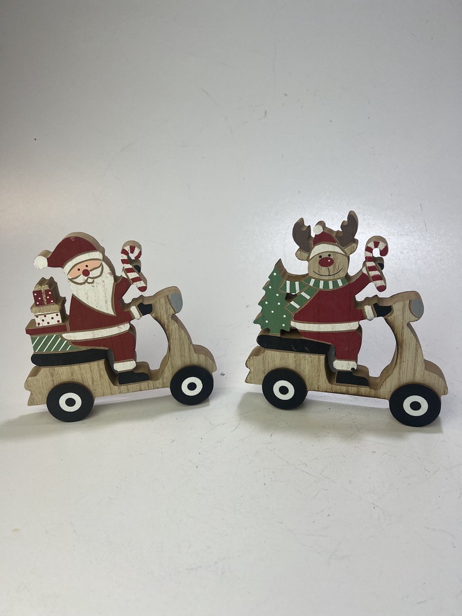 Setje kerstmannen op houten Vespa.