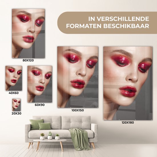 ® Glasschilderij 80x120 cm - Schilderij acrylglas - Afbeelding van een vrouw met glanzende rode lippen en oogleden - Foto op glas - Muurdecoratie woonkamer - Wanddecoratie slaapkamer - Schilderijen