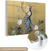 Glasschilderij - Pauw - Bloemen - Goud - Pauwenveren - Luxe - Afbeelding op glas - 180x120 cm - Muurdecoratie - Foto op glas