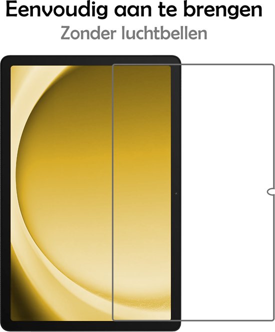 Un écran de tablette avec un fond doré, avec un protecteur d'écran placé à côté de l'écran pour une installation facile.