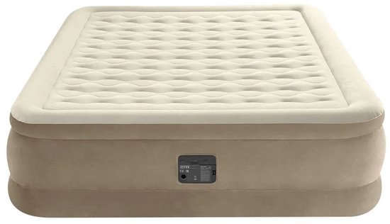 Un matelas pneumatique Intex crème et brun avec pompe intégrée, isolé sur fond blanc.
