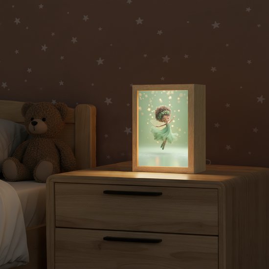 Nachtlampje 15x20 cm - Kinder lampje - Fee - Groen - Sprookje - Sterren - Tafellamp kinderkamer - Slaapkamer lamp - Bedlamp kinderen - Kinderlampje stopcontact - Wandlamp babykamer - Nachtlampjes van Merkloos — afbeelding 2