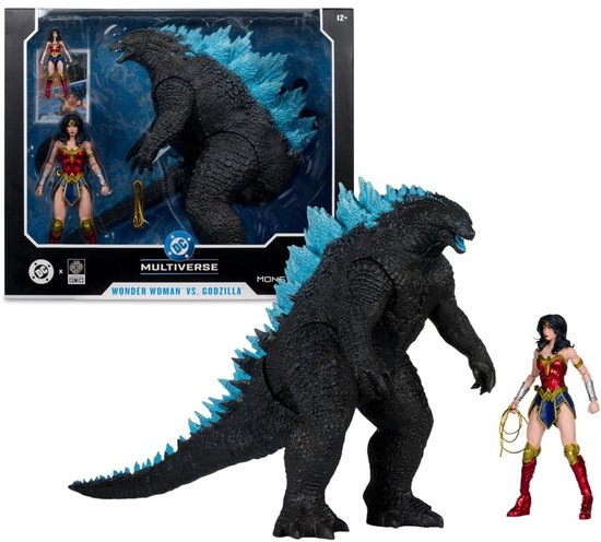 Wonder Woman actiefiguur naast een grote Godzilla actiefiguur, met verpakking op de achtergrond.