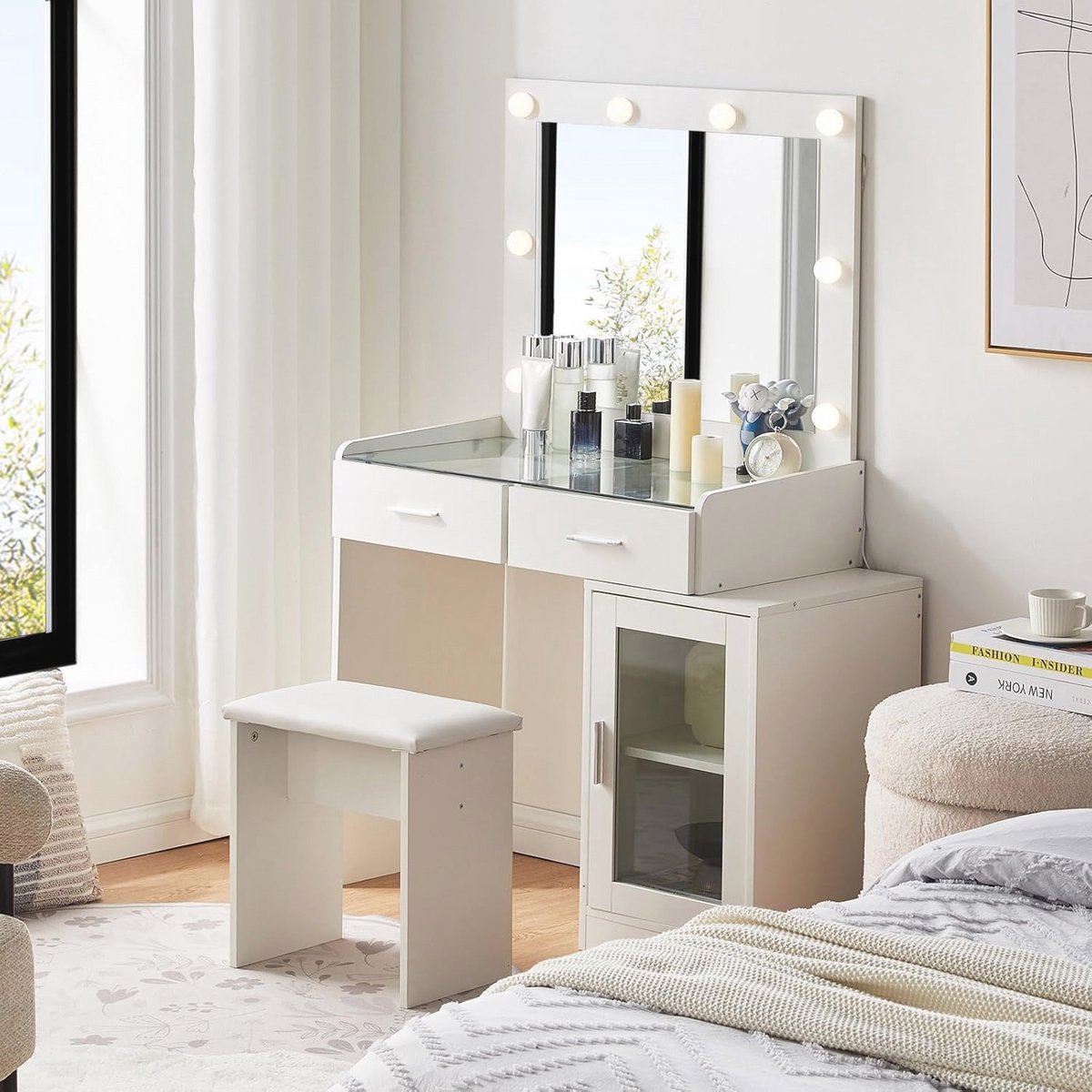 Moderne make-uptafel met LED-verlichting en kruk
