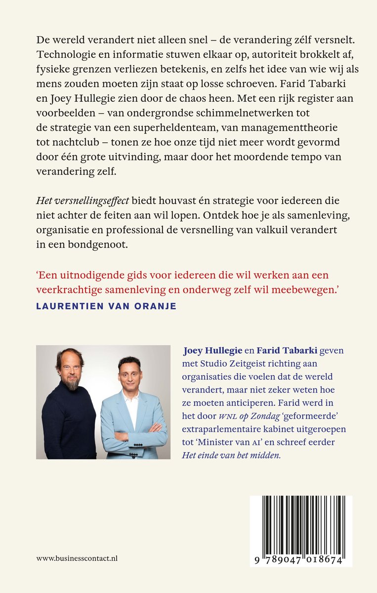 Twee mannen, Joey Hullegie en Farid Tabarki, staan naast elkaar op de foto. Joey draagt een donker colbert en Farid een lichtblauw colbert.