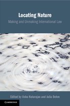 Livre intitulé 'Locating Nature: Making and Unmaking International Law', édité par Usha Natarajan et Julia Dehm. La couverture est bleu foncé avec une illustration abstraite d'aquarelle dans des tons de gris.