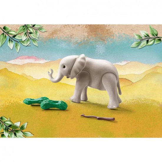 Grijze Playmobil babyolifant met tak en groen struikgewas op een speelgoedverpakking.