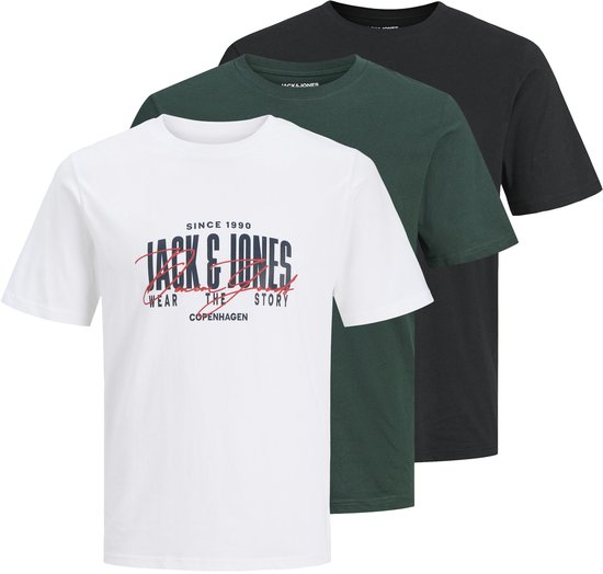 Trois t-shirts, blanc, vert foncé et noir, chacun avec l'inscription "JACK & JONES WEAR THE STORY COPENHAGEN".