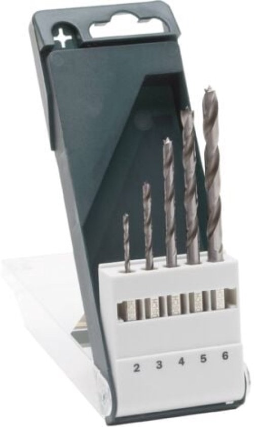 Vijf metalen boortjes met zeskantschacht, maten 2-6 mm, in een groene en witte kunststof koker.