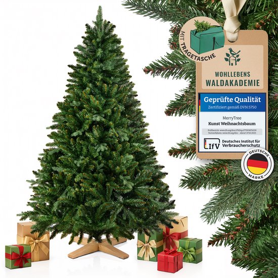 Een volle kunstkerstboom met houten voet en cadeautjes eromheen. Een label met het logo "WOHLLEBENS WALDAKADEMIE" hangt aan de boom.