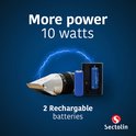 Tondeuse met 10 watt vermogen, twee oplaadbare batterijen en een blauwe batterij.