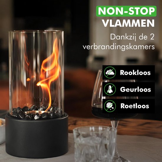 Tafelhaard met vlammen in glazen cilinder, op zwarte basis met stenen. Rookloos, geurloos, roetloos.