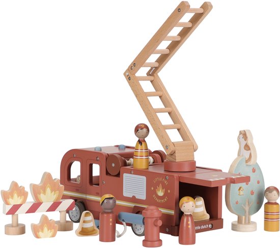 Houten brandweerwagen met ladder, brandweermannen, boom, vuur en pionnen.