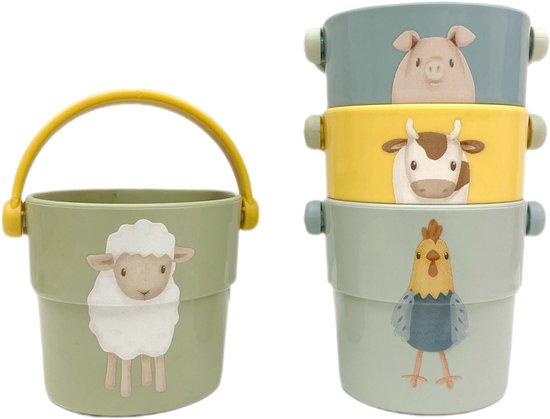 Een groen emmertje met een schaap en een stapel badbekers met een kip, koe en varken.