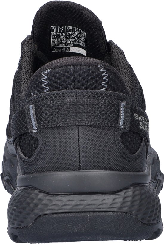 Achterkant van een zwarte Skechers slip-ins sneaker met veters.