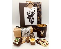 Cho-lala Kerstmis geschenkset Oh deer, happy new year, chocolade cadeau - 250 gram kerstbonbons en chocolade - windlicht rendier - cadeau tasje - 3-delig