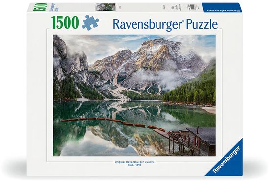 Doos van een 1500-delige Ravensburger puzzel met een berglandschap, meer en boten.