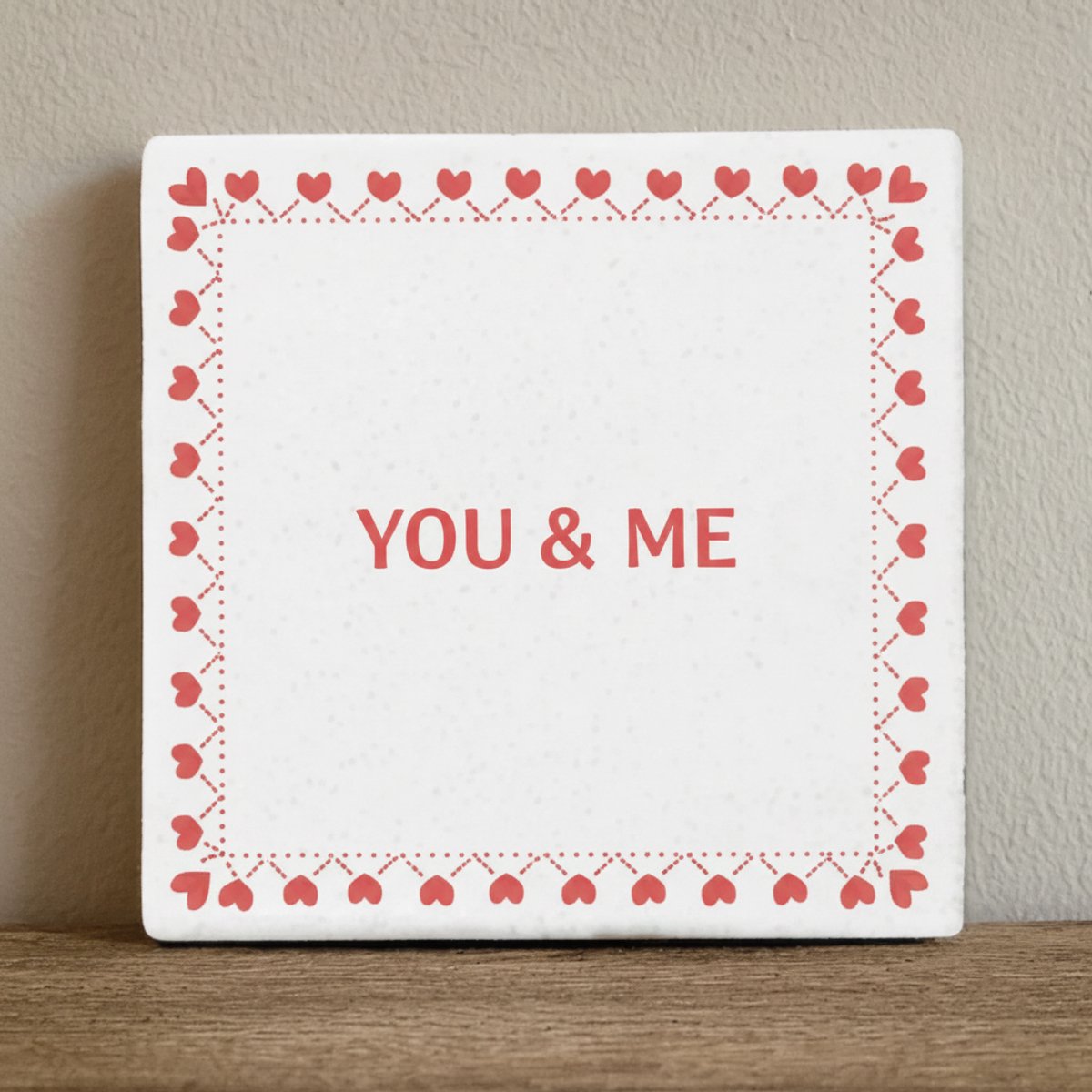 You & Me – Romantische Hartjes Rand Keramische Tegel 15 × 15 cm | Liefde Quote Woondecorat