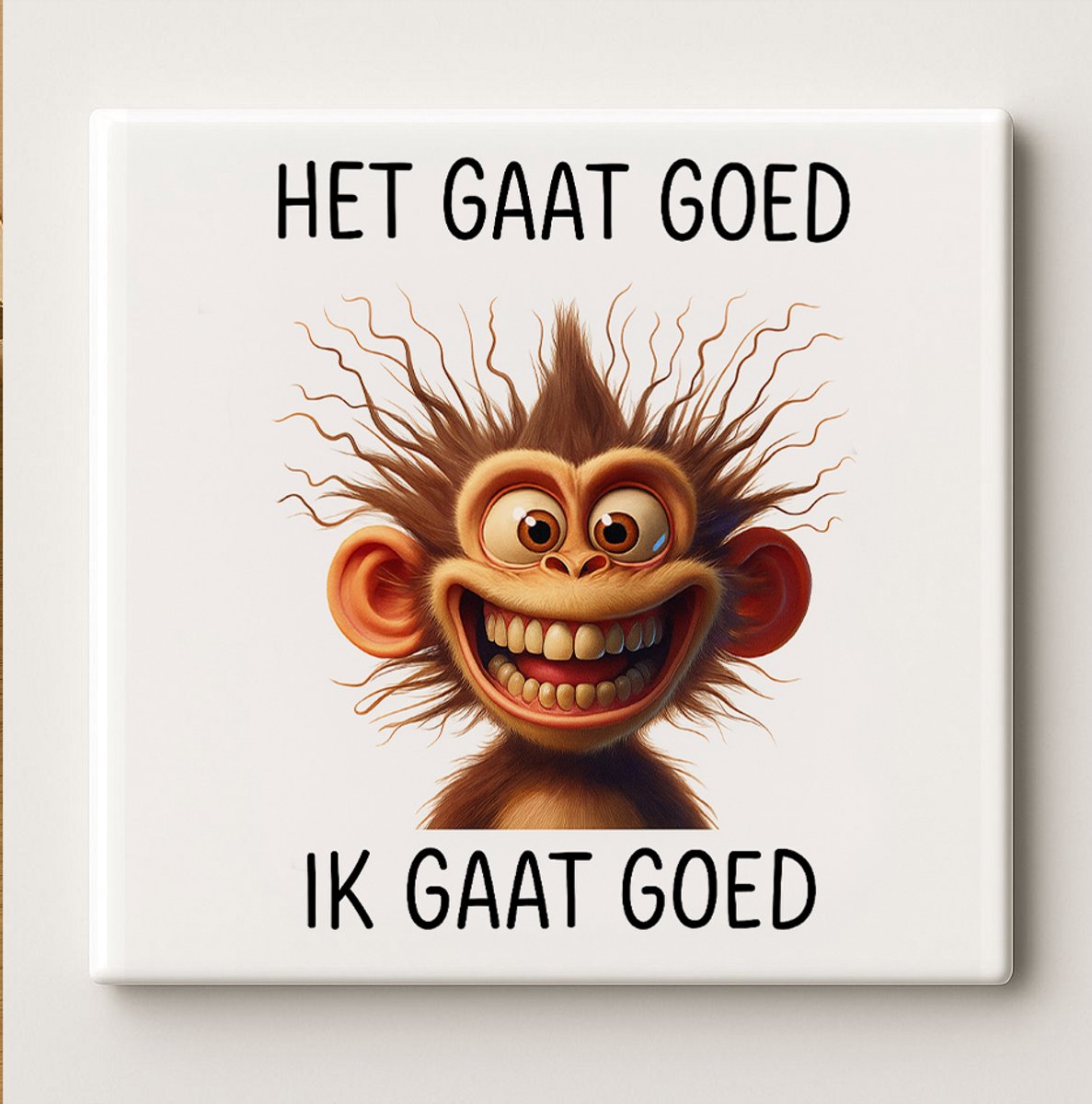 Nevolis Het Gaat Goed Keramische Tegel – Grappige Gekke Aap Quote Wanddecoratie – Humoristische Woon- & Kantoor Decoratie – 15 × 15 cm Multi Color