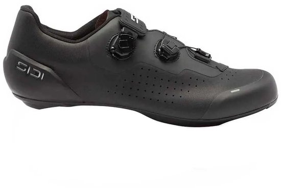 Zwarte Sidi raceschoen met gespen en perforaties.