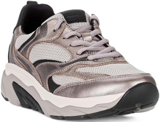 Grijze Gabor sneaker met metallic, mesh en leren panelen en zwarte accenten.