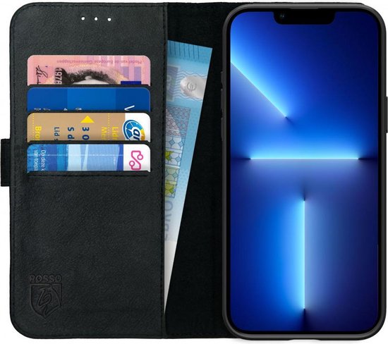 Zwarte lederen telefoonhoes opengevouwen, met plek voor pasjes en geld. Zijkant toont iPhone met blauwe abstracte achtergrond.
