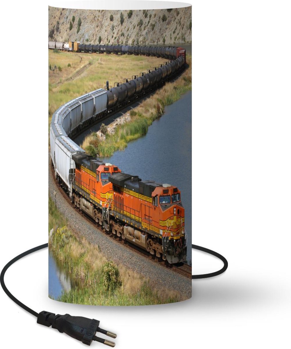 Lamp - Nachtlampje - Tafellamp slaapkamer - Een oranje gekleurde trein - 54 cm hoog - Ø24.8 cm - Inclusief LED lamp