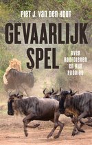 Boekomslag met een leeuw die een gnoe aanvalt, met de titel "GEVAARLIJK SPEL".