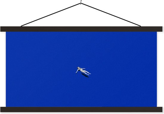 Posterhanger incl. Poster 150x75 cm - Schoolplaat - Vintage - Blauw - Vrouw - Textielposter - Zwarte latten