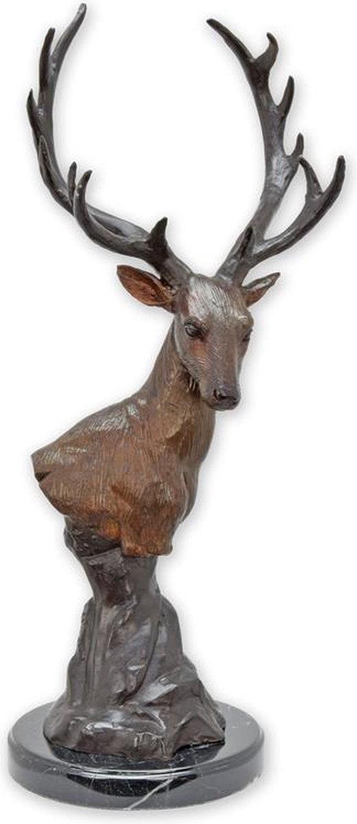 EEN BRONZEN SCULPTUUR VAN EEN HERTENKOP