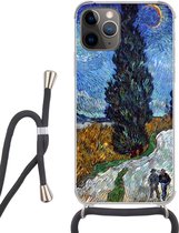 Hoesje met koord Geschikt voor iPhone 12 Pro - Weg met cipres en ster - Vincent van Gogh - Siliconen - Crossbody - Backcover met Koord - Telefoonhoesje met koord - Hoesje met touw