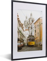 Fotolijst incl. Poster - De beroemde gele tram rijdt door Lissabon - 40x60 cm - Posterlijst