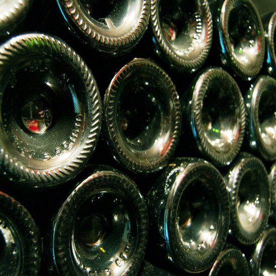 Dibond - Vin - bouteilles en vert / blanc / noir - 35 x 35 cm