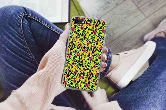 Telefoonhoesje Geschikt voor iPhone 7 hoesje - Dierenprint - Panter - Neon - Geel - Siliconen Telefoonhoesje Telefoonhoesje