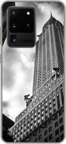 Geschikt voor Samsung Galaxy S20 Ultra hoesje - Chrysler Gebouw in New York vanaf de onderkant gemaakt in zwart-wit - Siliconen Telefoonhoesje