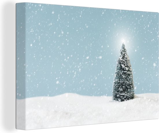 Canvas Schilderij Een kerstboom in een besneeuwd landschap en een blauwe hemel - 120x80 cm - Wanddecoratie