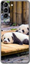 Geschikt voor Samsung Galaxy S21 hoesje - Panda's - Vloer - Hout - Siliconen Telefoonhoesje