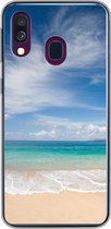 Geschikt voor Samsung Galaxy A40 hoesje - Een tropisch strand op Hawaii waar de golven aanspoelen op - Siliconen Telefoonhoesje