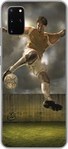 Geschikt voor Samsung Galaxy S20 Plus hoesje - Een illustratie van een voetballer die tegen de bal schopt - Jongens - Jongetje - Kids - Siliconen Telefoonhoesje