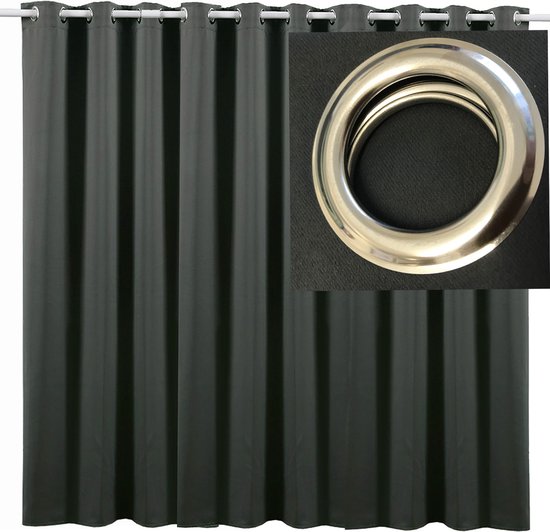 Donkergrijs, verduisterend gordijn met zeven zilverkleurige, metalen ringen. Een close-up toont de zilverkleurige ring.