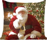 Sierkussens - Kussentjes Woonkamer - 60x60 cm - De kerstman met op de achtergrond een kleurrijke kerstboom - Kerstversiering - Kerstdecoratie voor binnen - Woonkamer