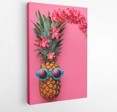 Mode. Ananas hipster in zonnebril. Minimaal concept, zomer tropische ananas. Creatief kunst modieus concept. Zomerse strandfeeststemming, stijlvol ananasfruit - Modern Art Canvas -