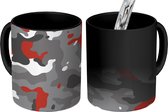 Magische Mok - Foto op Warmte Mokken - Koffiemok - Camouflage patroon met rode accenten - Magic Mok - Beker - 350 ML - Theemok