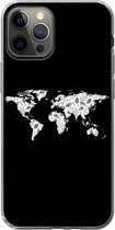 Geschikt voor iPhone 12 Pro hoesje - Wereldkaart - Bladeren - Zwart - Siliconen Telefoonhoesje