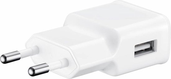 Witte Samsung thuislader met twee metalen pinnetjes en een USB-poort.