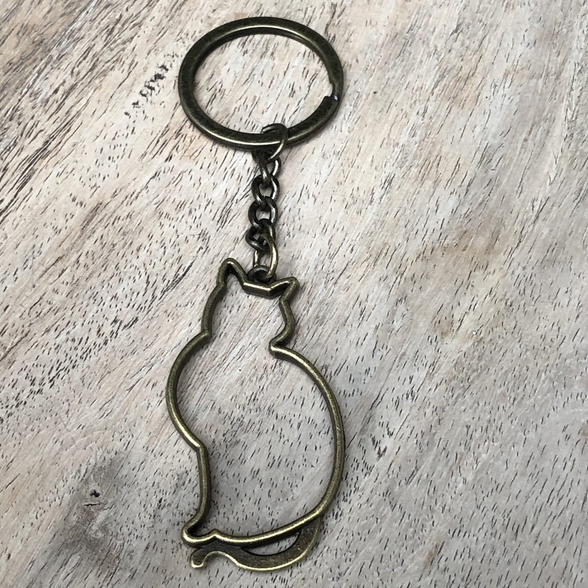GoedeDoelen.Shop | Sleutelhanger Kat Contour Brons | Tashanger Met Kat | Sleutelring | Kattenhanger | Poezenhanger | Cadeau