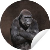 Tuincirkel Een portret van een gorilla met zijn handen over elkaar - 150x150 cm - Ronde Tuinposter - Buiten